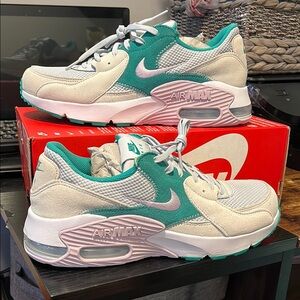 Nike Air Max Excee in Pure Platinum/Doll No top box